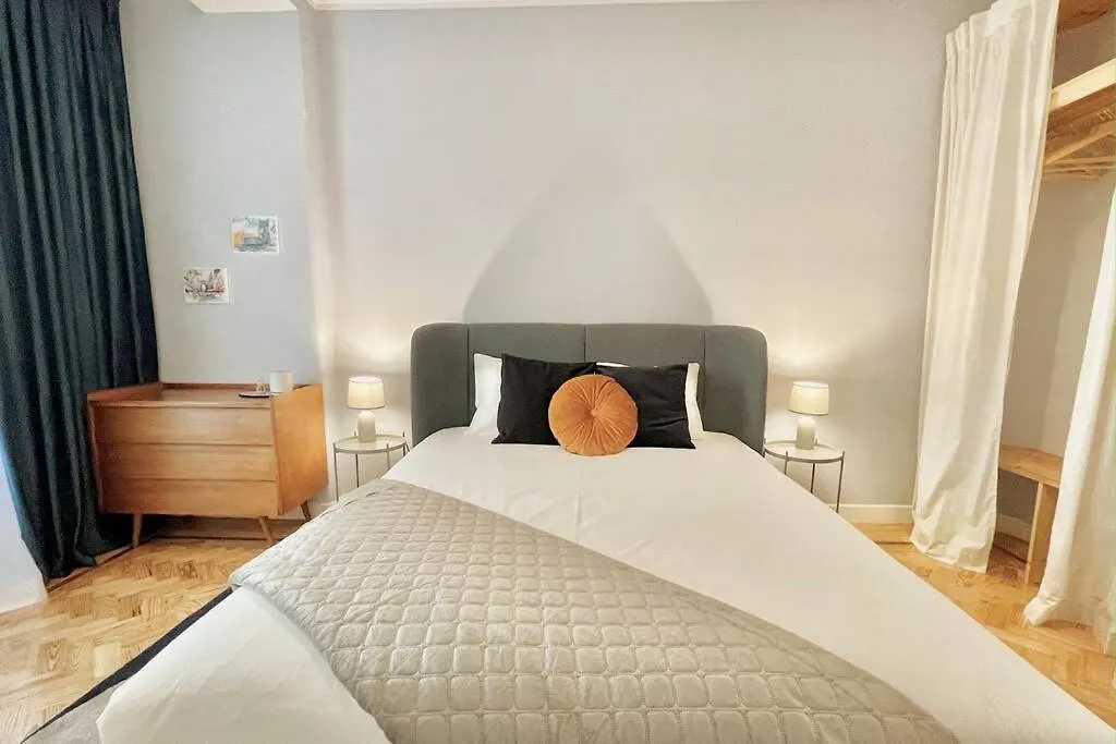 Valmor Avenue Vintage Chiq By Homeful Lisbon Apartment
